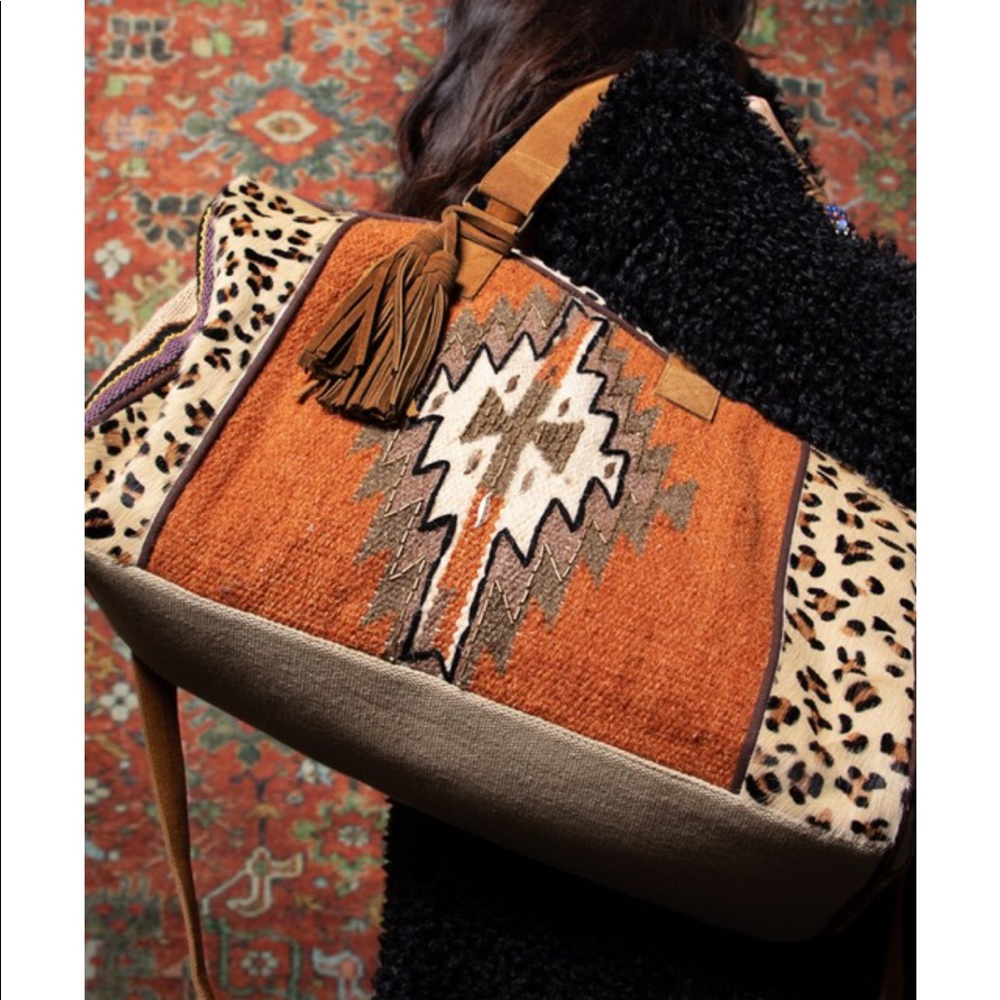 Southwestern Aztec Pattern Weekender Bag - Picture 12 of 13